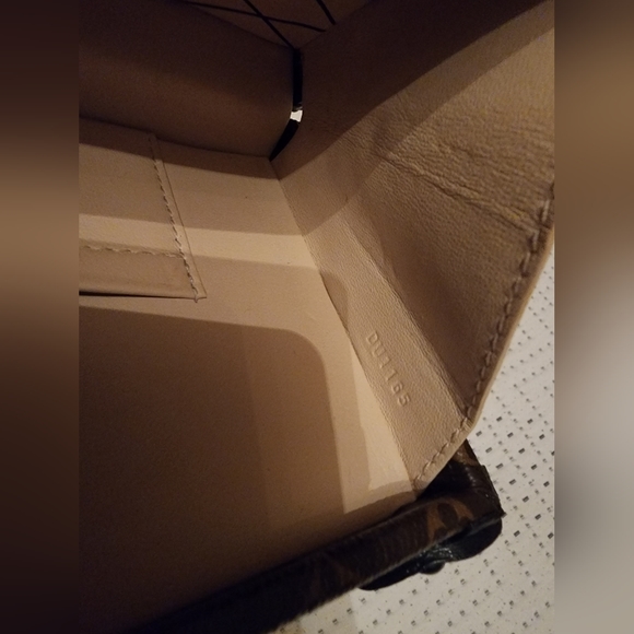 LOUIS VUITTON Petite Malle Monogram. Comes with COA from ENTRUPY!!! - Picture 11 of 12